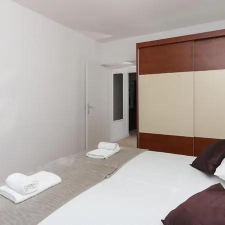 Ambience - Comfort One-bedroom With Balcony *